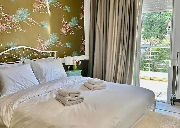 Cynthia Comfort Living Volos